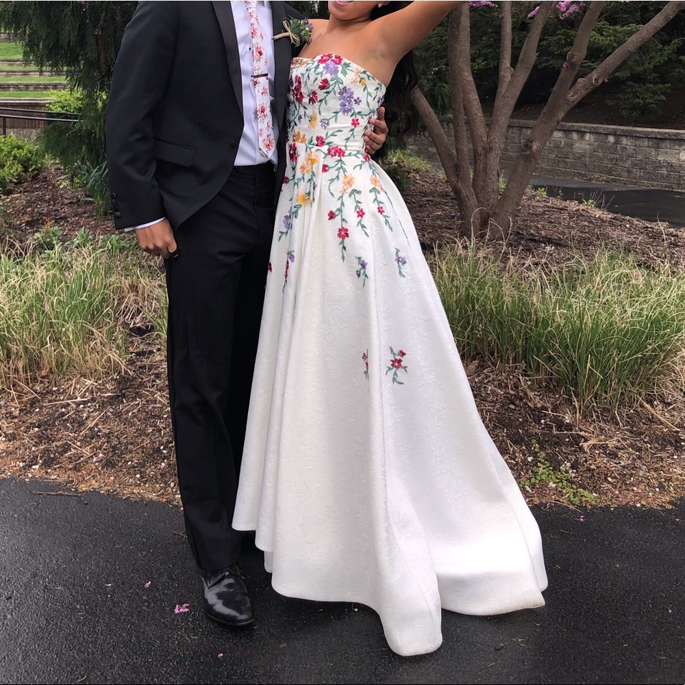Sherri hill floral white prom dress